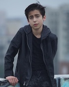 Aidan Gallagher : aidan-gallagher-1487004583.jpg