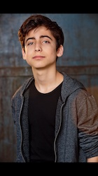 Aidan Gallagher : aidan-gallagher-1505932921.jpg