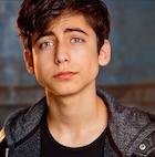 Aidan Gallagher : aidan-gallagher-1507317062.jpg