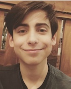 Aidan Gallagher : aidan-gallagher-1517007603.jpg