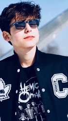 Aidan Gallagher : aidan-gallagher-1526437592.jpg