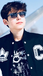 Aidan Gallagher : aidan-gallagher-1527548761.jpg