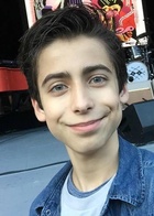 Aidan Gallagher : aidan-gallagher-1527598362.jpg