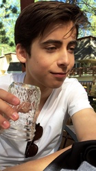 Aidan Gallagher : aidan-gallagher-1535219617.jpg