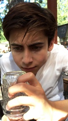 Aidan Gallagher : aidan-gallagher-1535219651.jpg