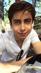 Aidan Gallagher : aidan-gallagher-1535219667.jpg