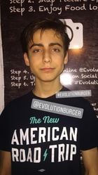 Aidan Gallagher : aidan-gallagher-1538141548.jpg