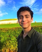 Aidan Gallagher : aidan-gallagher-1539809759.jpg