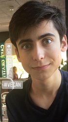 Aidan Gallagher : aidan-gallagher-1540939351.jpg