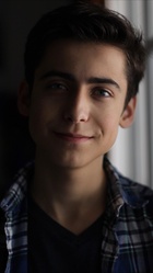 Aidan Gallagher : aidan-gallagher-1540964694.jpg