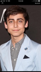 Aidan Gallagher : aidan-gallagher-1543689878.jpg