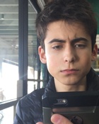 Aidan Gallagher : aidan-gallagher-1549499419.jpg