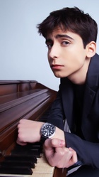 Aidan Gallagher : aidan-gallagher-1556915300.jpg