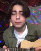 Aidan Gallagher : aidan-gallagher-1587345477.jpg