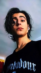 Aidan Gallagher : aidan-gallagher-1605327192.jpg