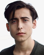 Aidan Gallagher : aidan-gallagher-1622353128.jpg