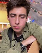 Aidan Gallagher : aidan-gallagher-1634431414.jpg