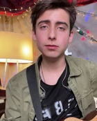 Aidan Gallagher : aidan-gallagher-1634431431.jpg