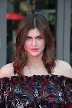 Alexandra Daddario : alexandra-daddario-1493230066.jpg