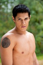 Alex Meraz : alex-meraz-1334340496.jpg