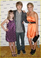 Allisyn Ashley Arm : TI4U_u1248656795.jpg