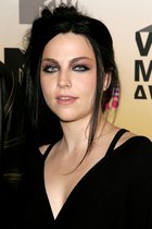 Amy Lee : amy-lee-1321736497.jpg