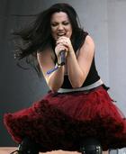 Amy Lee : amy-lee-1324221605.jpg