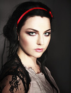 Amy Lee : amy-lee-1380382241.jpg