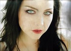 Amy Lee : amy-lee-1380382289.jpg