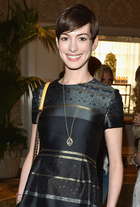 Anne Hathaway : anne-hathaway-1360235111.jpg