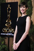 Anne Hathaway : anne-hathaway-1360235601.jpg