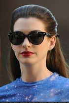 Anne Hathaway : anne-hathaway-1360353188.jpg