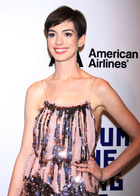 Anne Hathaway : anne-hathaway-1364314228.jpg