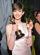 Anne Hathaway : anne-hathaway-1379529445.jpg