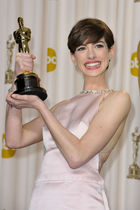 Anne Hathaway : anne-hathaway-1379618777.jpg