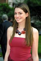 Anne Hathaway : anne_hathaway_1266423468.jpg