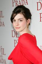 Anne Hathaway : anne_hathaway_1266423471.jpg