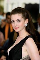 Anne Hathaway : anne_hathaway_1266423502.jpg