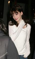 Anne Hathaway : anne_hathaway_1266423507.jpg