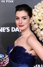 Anne Hathaway : anne_hathaway_1277447302.jpg