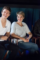 Ansel Elgort : TI4U1410796957.jpg