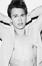 Ansel Elgort : ansel-elgort-1403365433.jpg