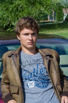 Ansel Elgort : ansel-elgort-1410705595.jpg