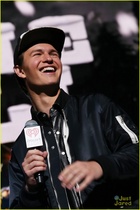 Ansel Elgort : ansel-elgort-1431537428.jpg