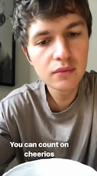 Ansel Elgort : ansel-elgort-1492913161.jpg