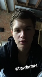 Ansel Elgort : ansel-elgort-1492916041.jpg