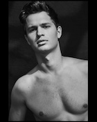 Ansel Elgort : ansel-elgort-1498897801.jpg