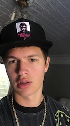 Ansel Elgort : ansel-elgort-1505917801.jpg