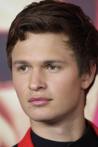 Ansel Elgort : ansel-elgort-1540658377.jpg