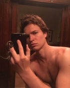 Ansel Elgort : ansel-elgort-1559424602.jpg